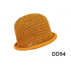Damska czapka z dzianiny DD94